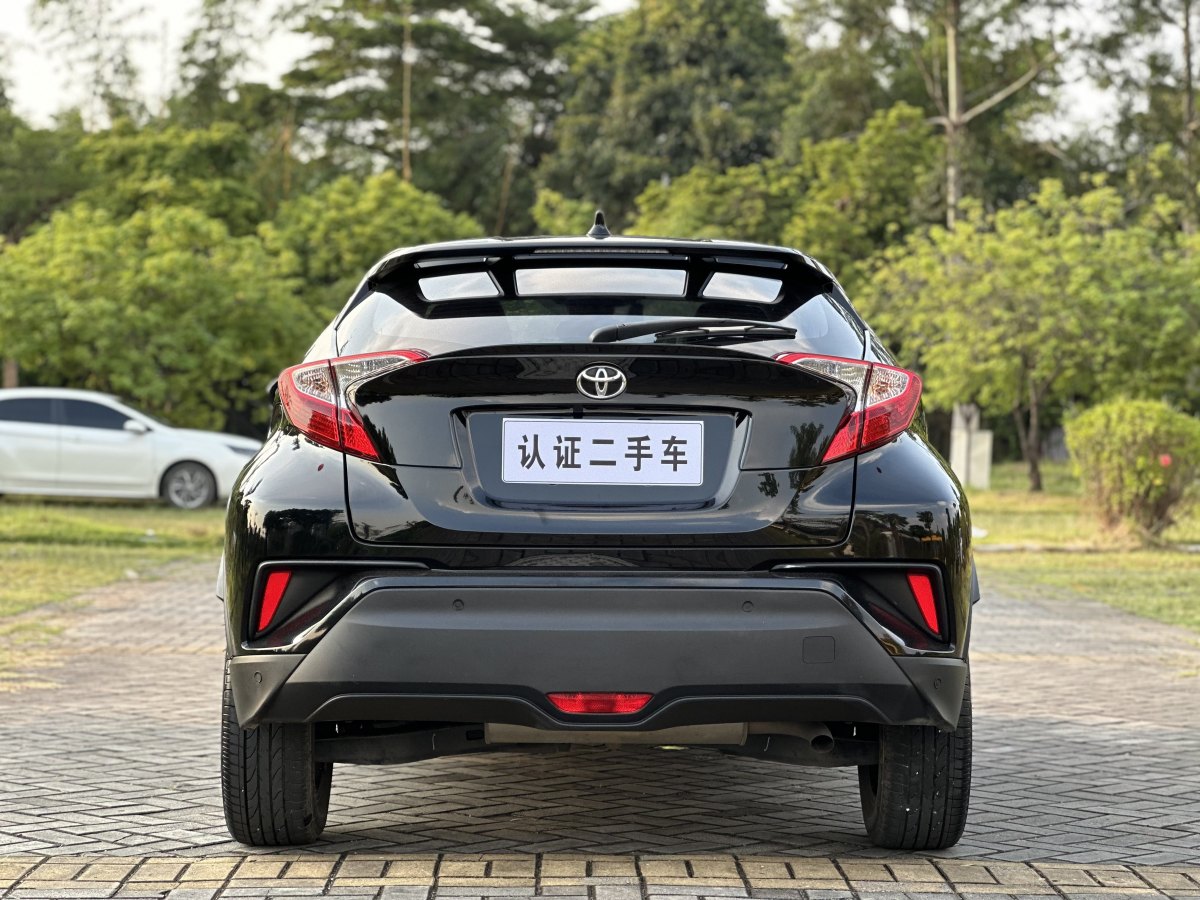 豐田 C-HR  2020款 2.0L 領(lǐng)先版圖片