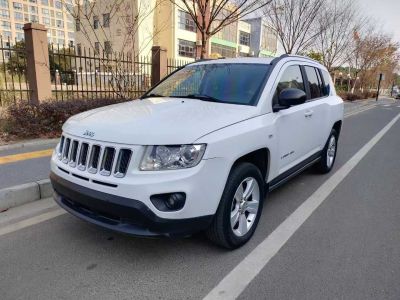 2013年3月 Jeep 指南者(進(jìn)口) 2.0L 兩驅(qū)炫黑豪華版圖片