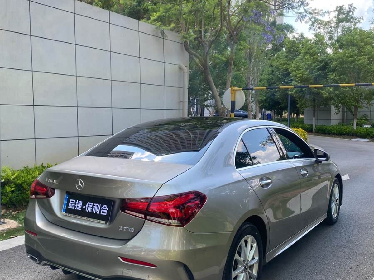 奔馳 奔馳A級  2020款 改款 A 200 L 運動轎車動感型圖片