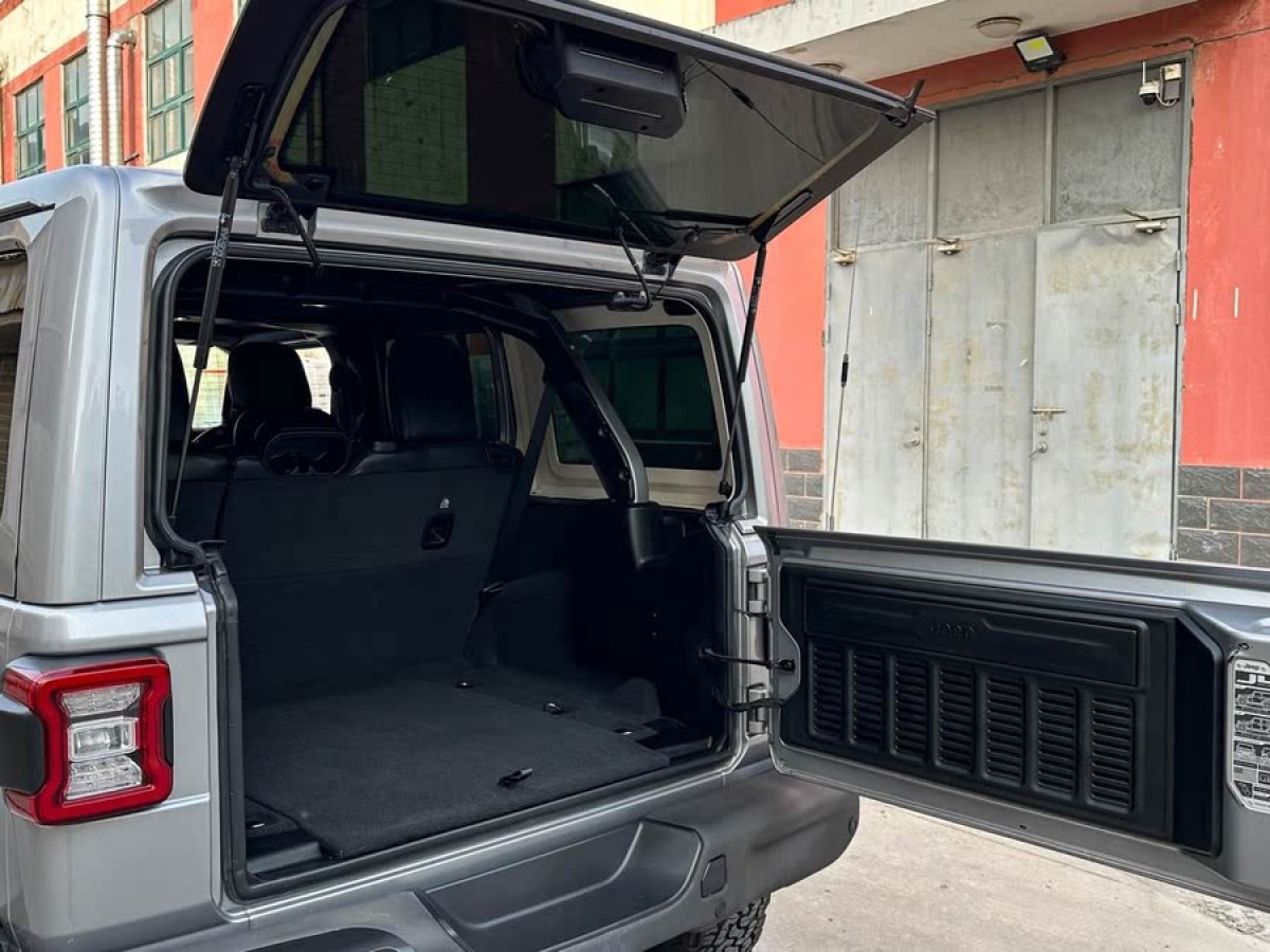 Jeep 牧馬人  2024款 2.0T 羅賓漢四門版圖片