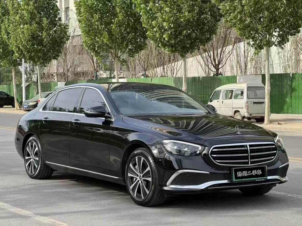 奔馳 奔馳E級(jí)新能源  2022款 改款 E 350 e L 插電式混合動(dòng)力轎車圖片