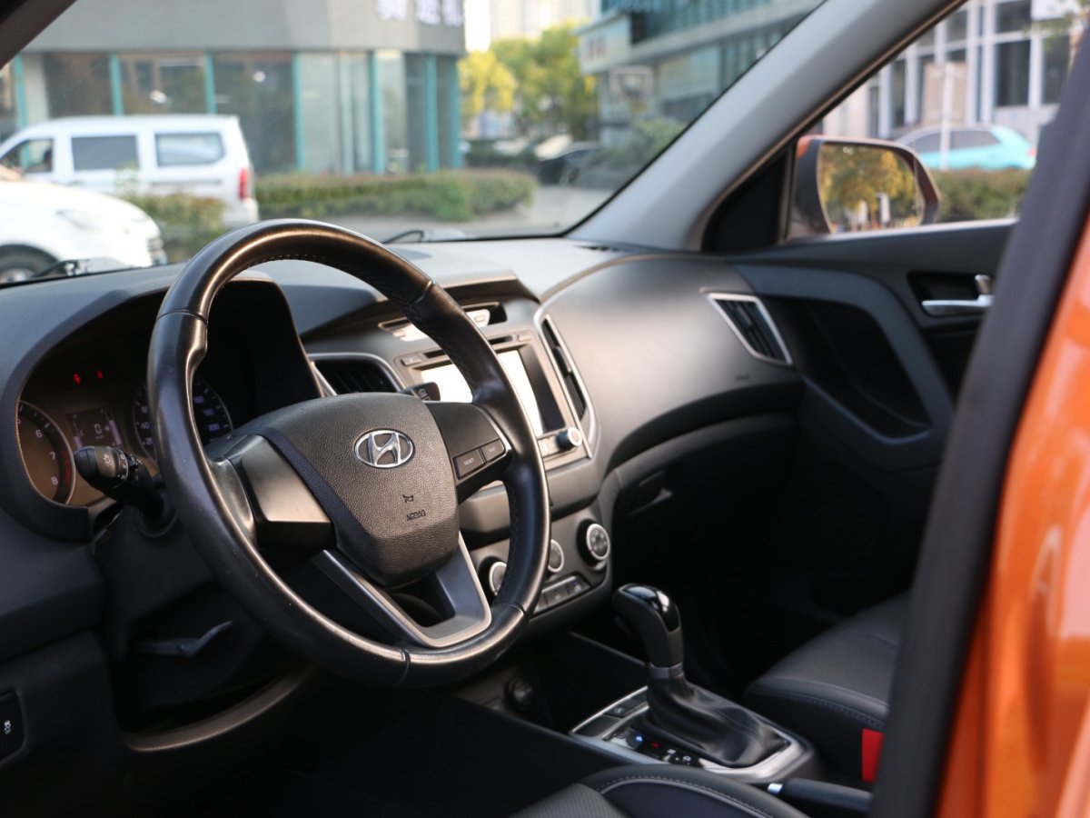 現(xiàn)代 ix25  2015款 1.6L 自動兩驅(qū)智能型GLS圖片