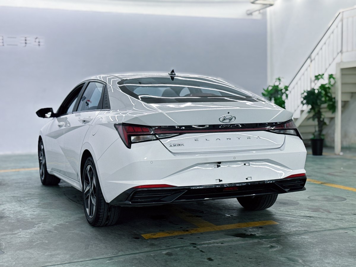 現(xiàn)代 伊蘭特  2021款 1.5L LUX尊貴版圖片