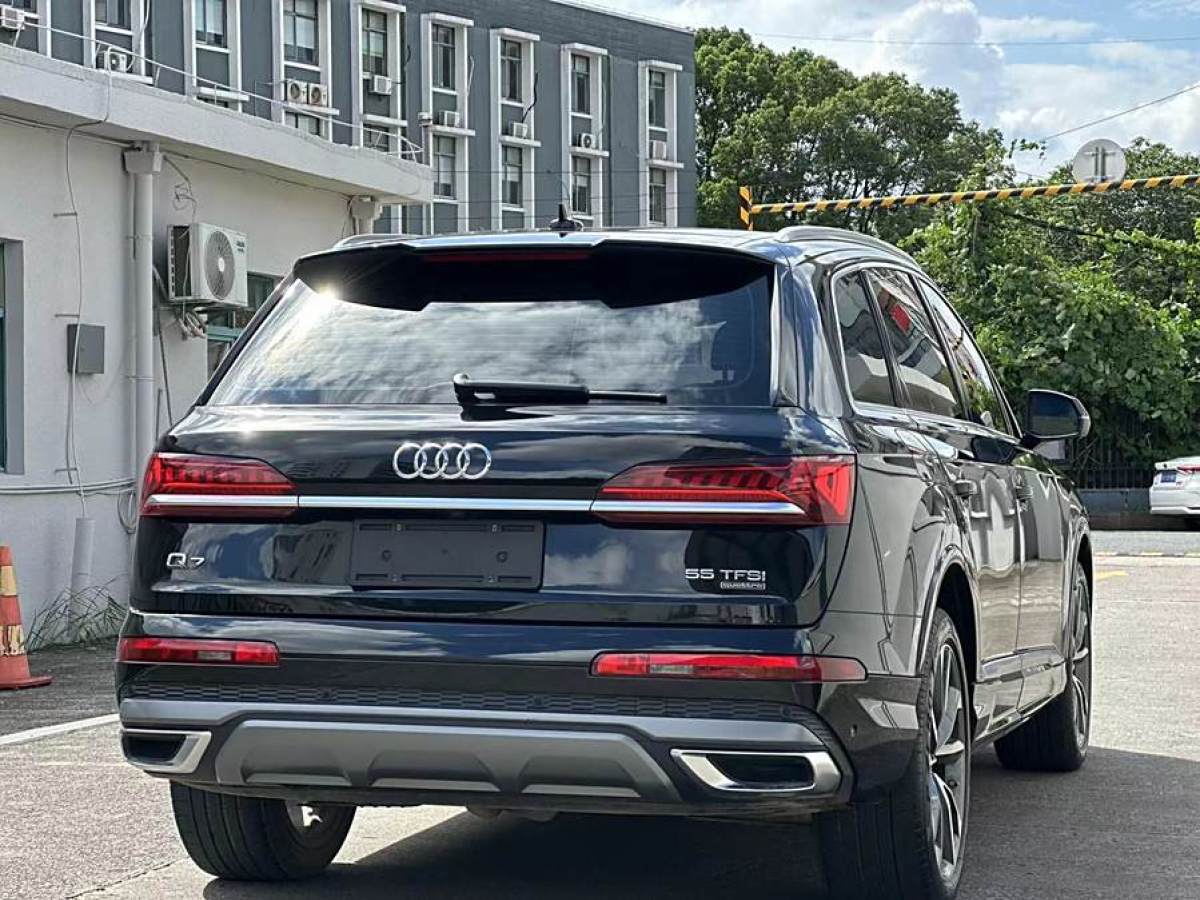 奧迪 奧迪Q7  2023款 55 TFSI quattro S line運(yùn)動(dòng)型圖片