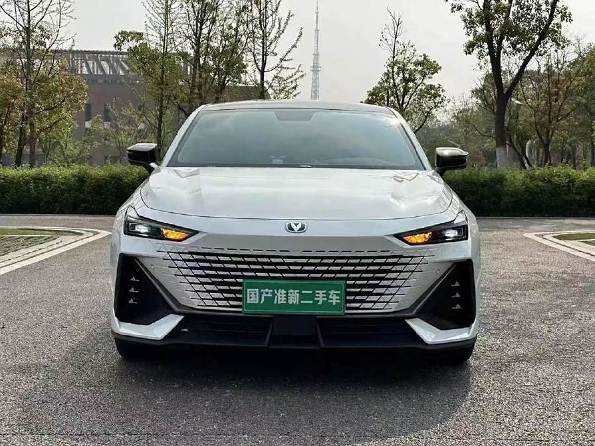 長安 長安UNI-V  2023款 1.5T 尊貴型圖片