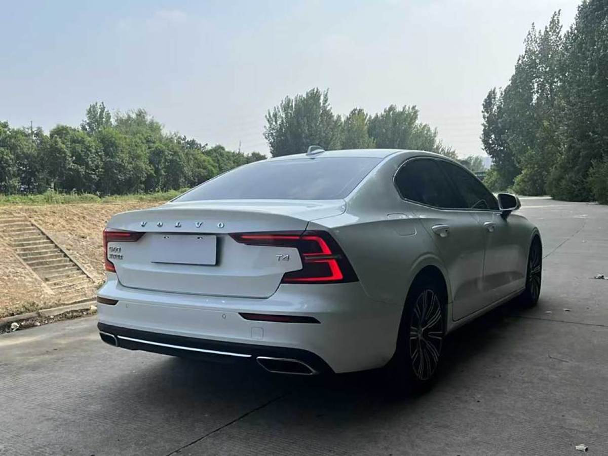 沃爾沃 S60L  2021款 T4 智遠(yuǎn)豪華版圖片