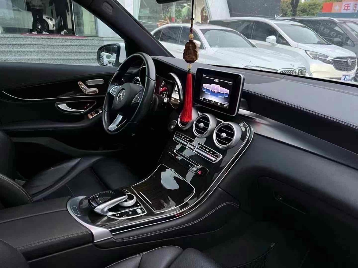 2017年8月奔驰 奔驰GLC  2017款 GLC 260 4MATIC 动感型