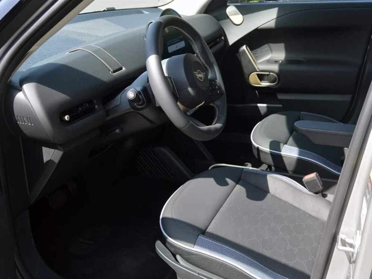 MINI 電動(dòng)MINI ACEMAN  2024款 E 經(jīng)典派圖片