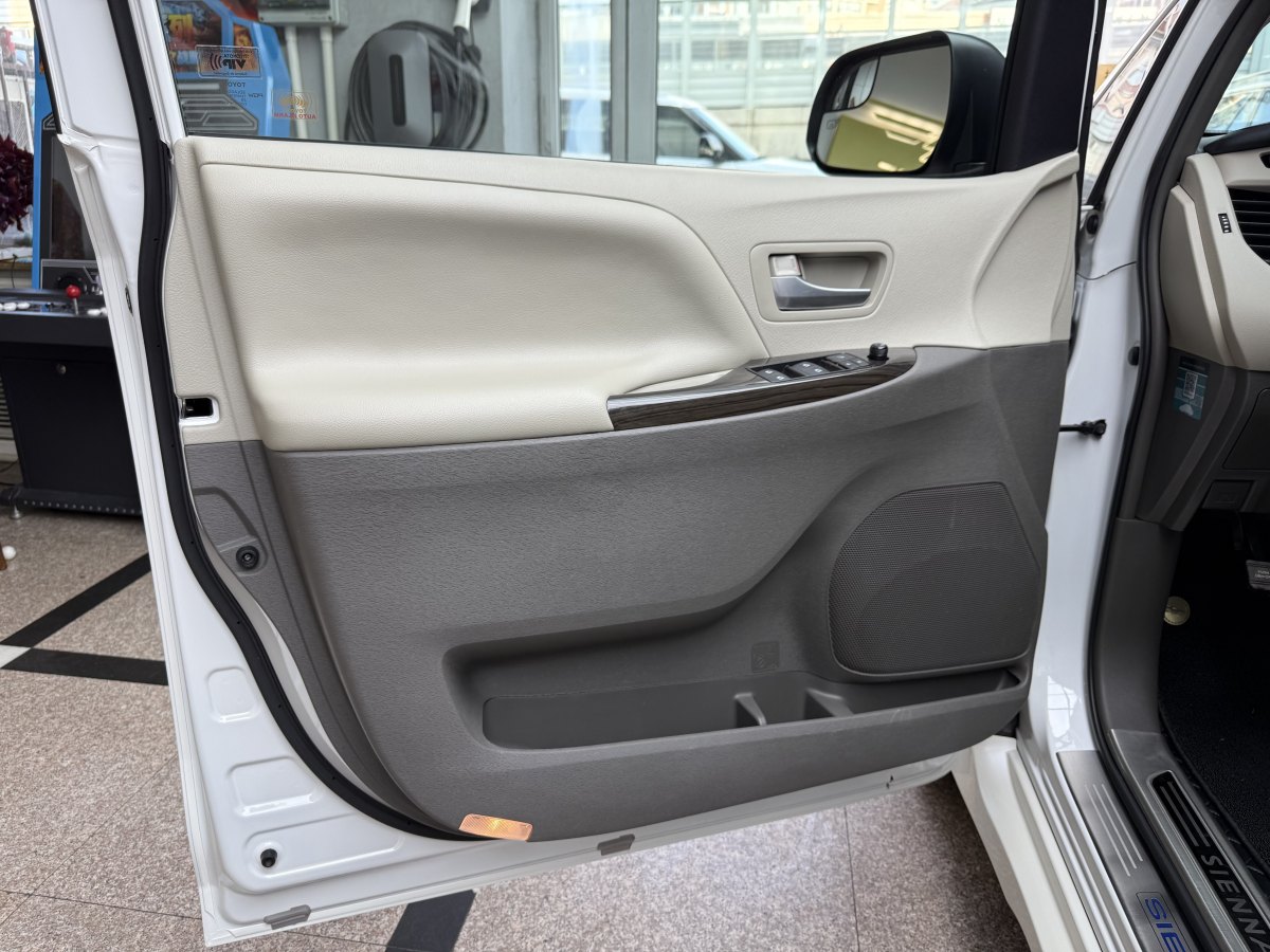 豐田 塞納  2006款 3.5L XLE 兩驅(qū)圖片