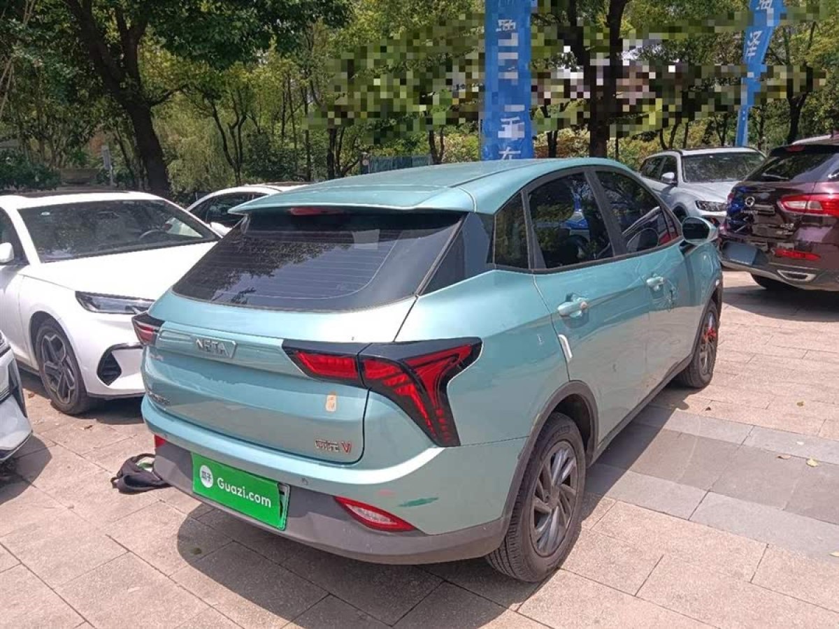 哪吒 哪吒V  2021款 標(biāo)準(zhǔn)續(xù)航娛樂(lè)版圖片