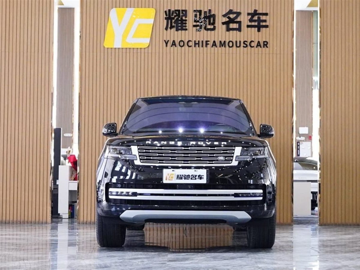 路虎 攬勝  2024款 3.0 L6 400PS 典范加長版圖片