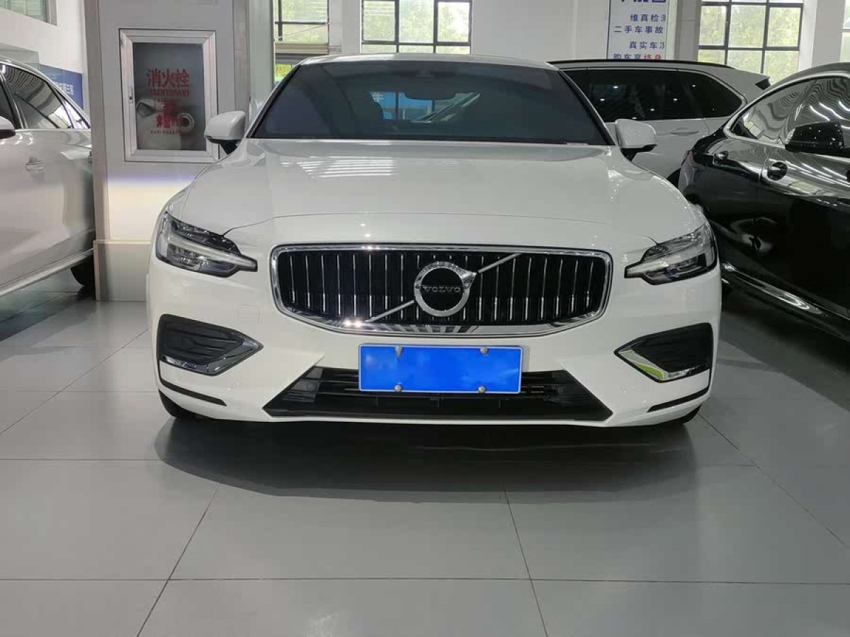 2021年4月沃爾沃 S60L  2021款 T4 智遠(yuǎn)豪華版