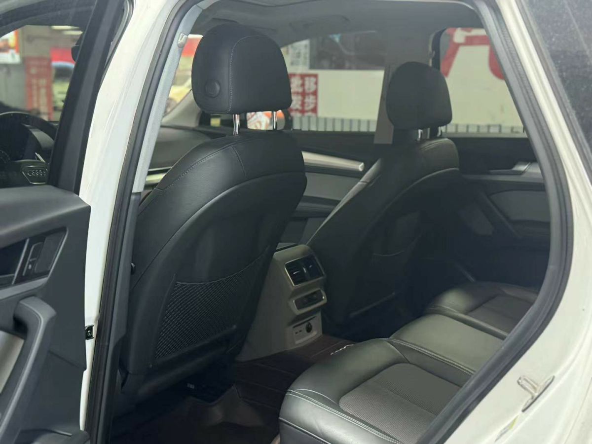 奧迪 奧迪Q3  2019款  35 TFSI 時(shí)尚動(dòng)感型圖片