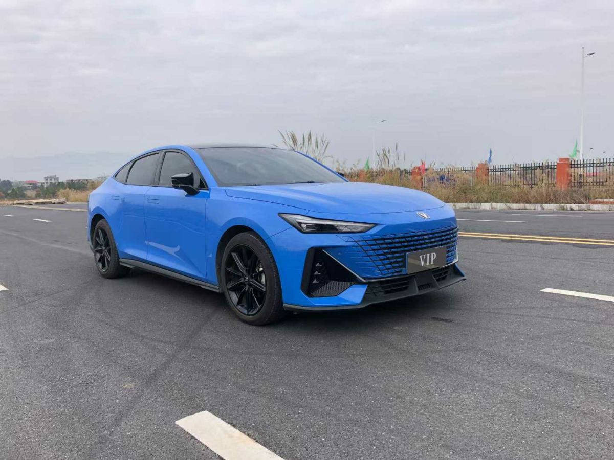 長(zhǎng)安 長(zhǎng)安UNI-V  2023款 1.5T 尊享型圖片