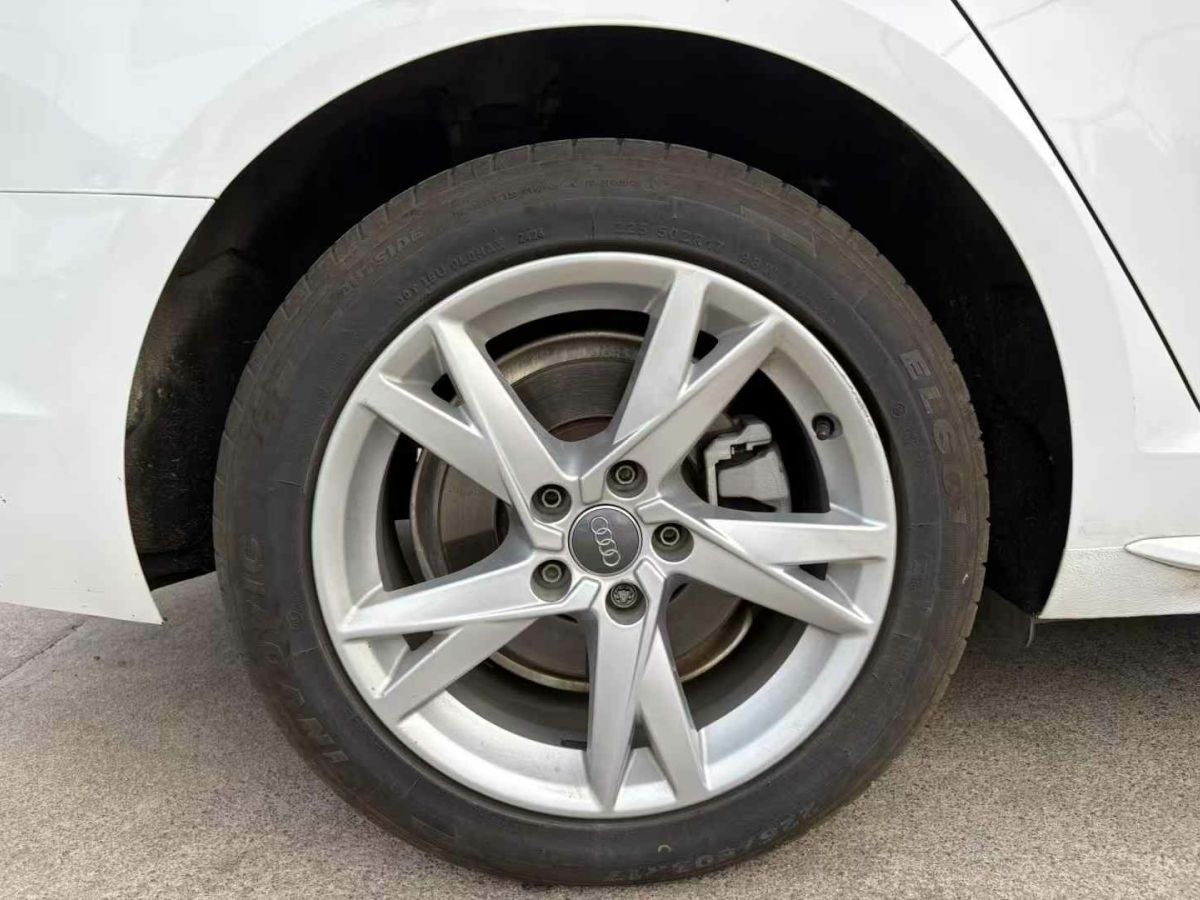 奧迪 奧迪A4L  2018款 30周年年型 30 TFSI 進(jìn)取型圖片