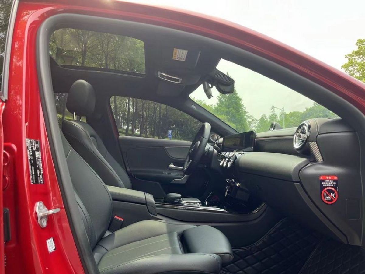 奔驰 奔驰A级  2021款 改款 A 180 L 运动轿车图片