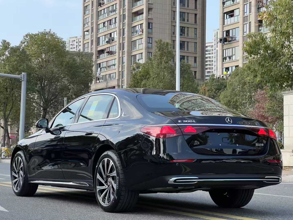 奔馳 奔馳E級(jí)  2024款 E 300 L 豪華型圖片