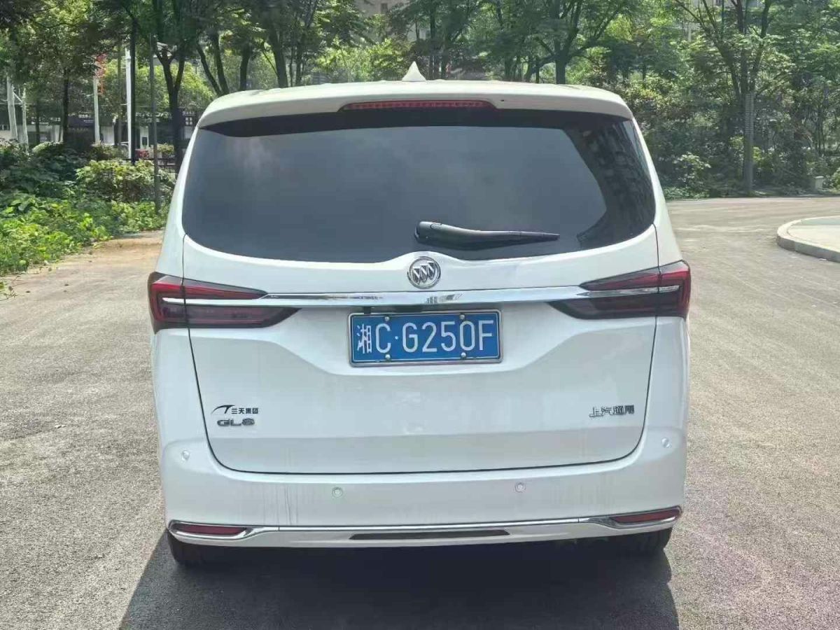 別克 GL8 圖片