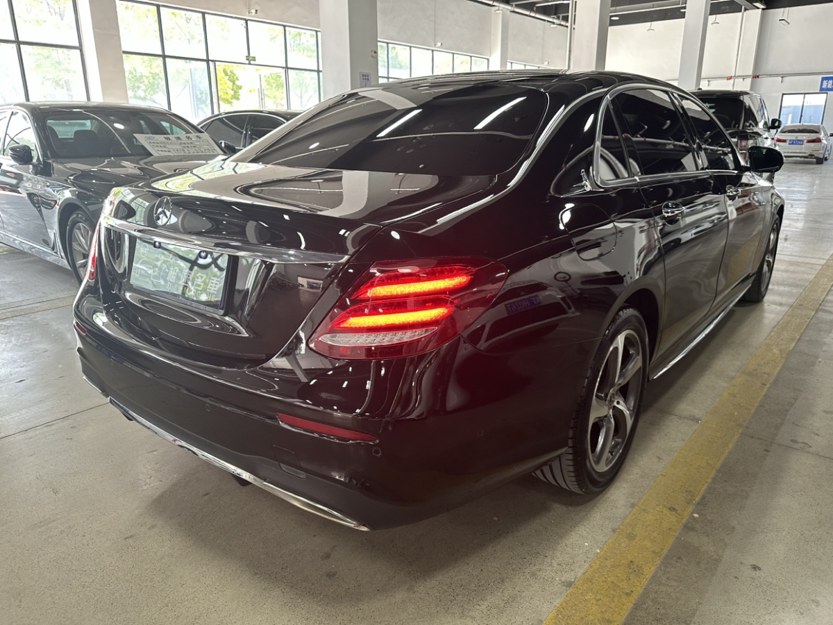 奔驰 奔驰E级  2024款 E 300 L 豪华型图片