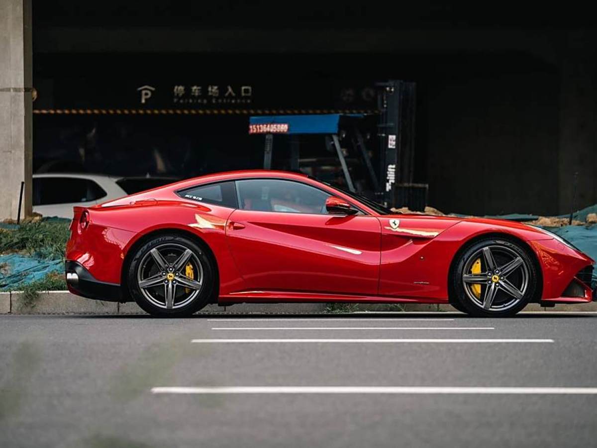 2017年7月法拉利 F12berlinetta  2013款 6.3L 標(biāo)準(zhǔn)型