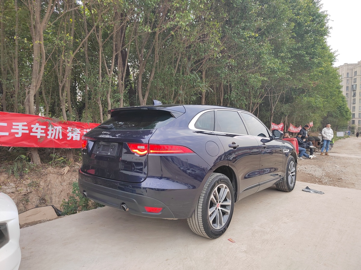 捷豹 F-PACE  2016款 2.0T 兩驅(qū)R-Sport運(yùn)動(dòng)版圖片