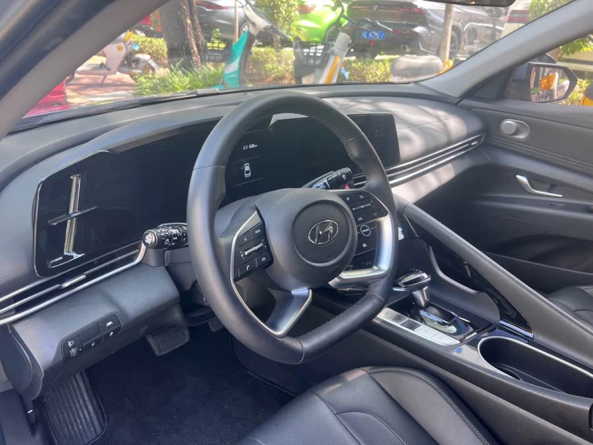 現(xiàn)代 伊蘭特  2021款 1.5L LUX尊貴版圖片
