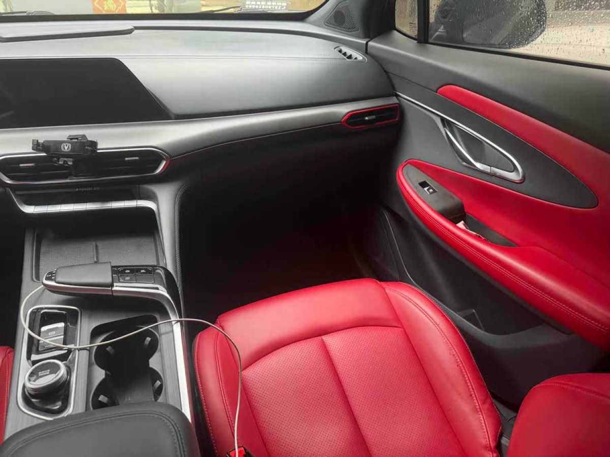 長(zhǎng)安 UNI-T  2020款 1.5T 尊貴型圖片