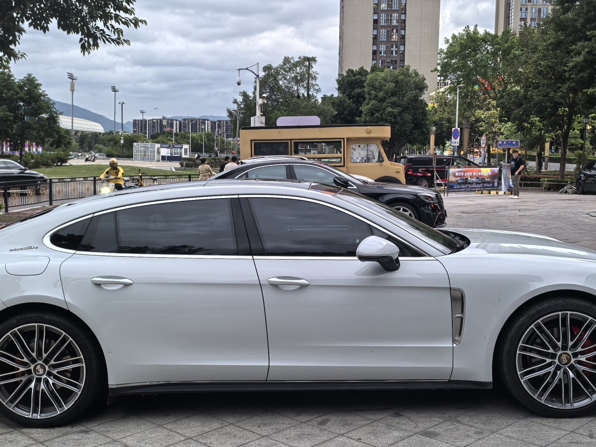 保時(shí)捷 Panamera  2017款 Panamera 4 行政加長(zhǎng)版 3.0T圖片