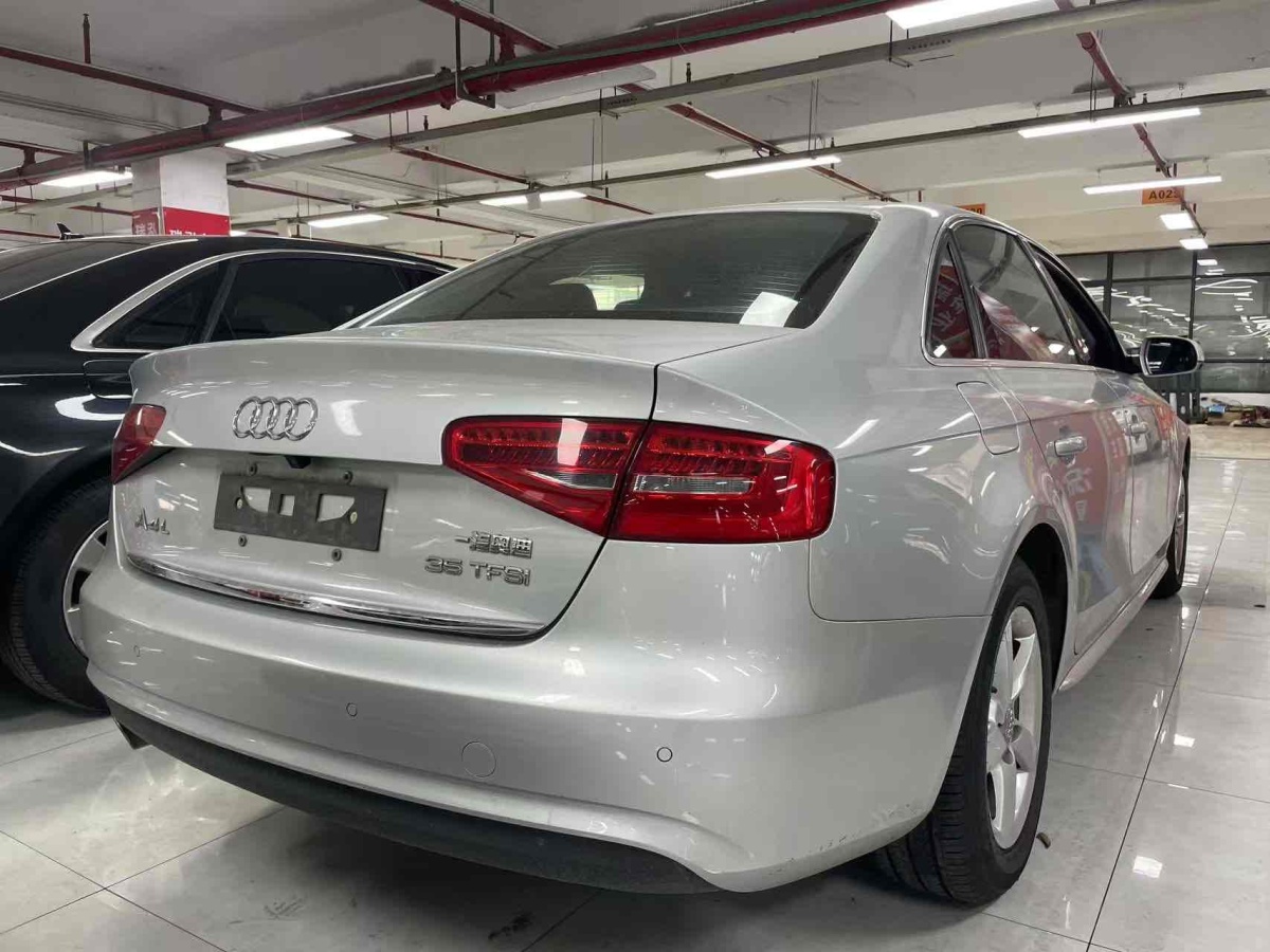 奧迪 奧迪A4L  2015款 35 TFSI 自動標(biāo)準(zhǔn)型圖片