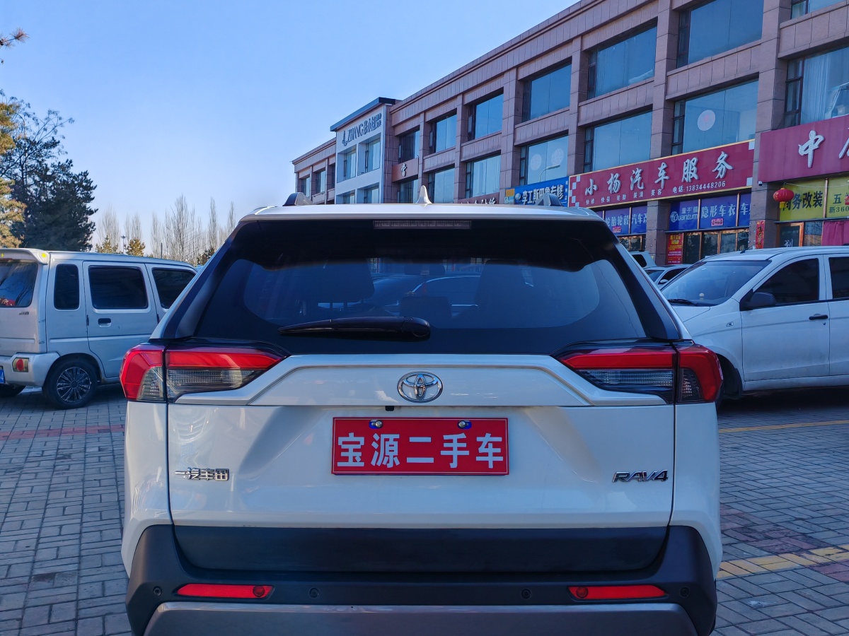 豐田 RAV4  2018款 榮放 2.0L CVT兩驅(qū)風(fēng)尚版圖片