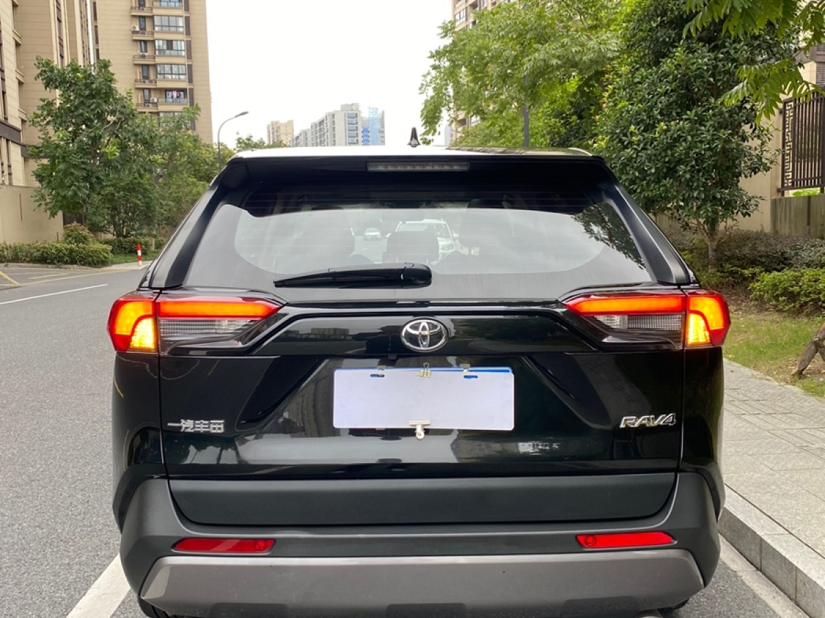 2022年9月豐田 RAV4榮放  2022款 2.0L CVT兩驅(qū)風(fēng)尚版