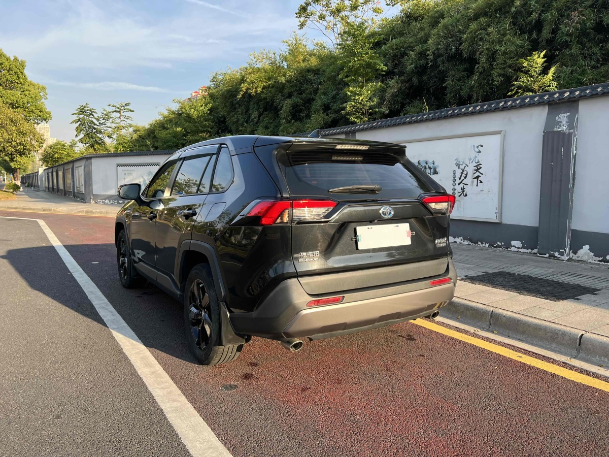 豐田 RAV4榮放  2021款 改款 雙擎 2.5L CVT四驅(qū)精英PLUS版圖片