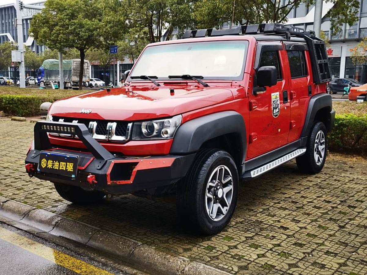 北京 BJ40  2018款 40L 2.0T 手動柴油四驅(qū)尊貴版圖片