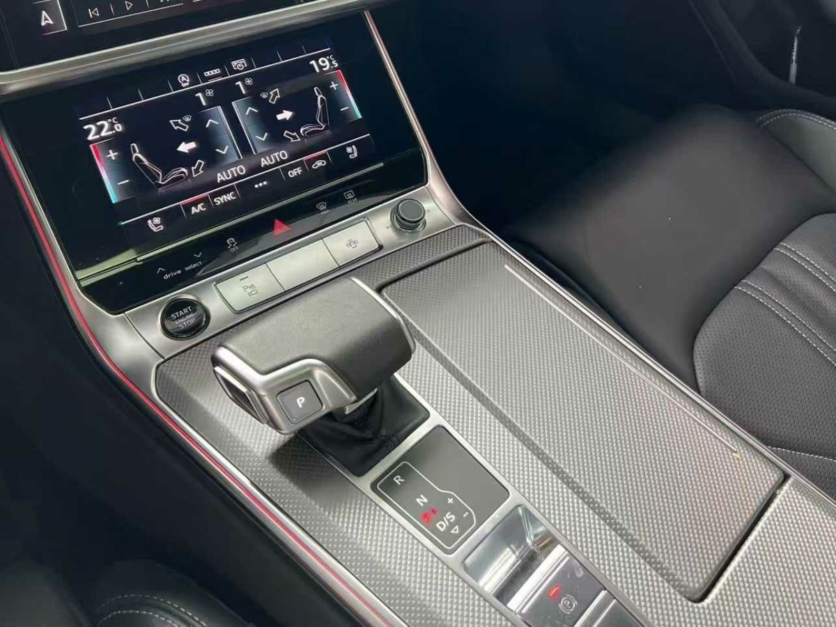 奧迪 奧迪A6L  2024款 40 TFSI 豪華動(dòng)感型圖片