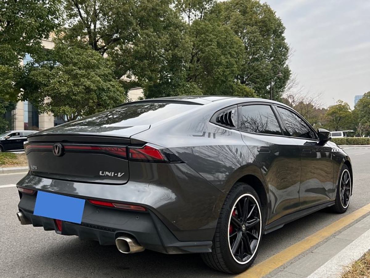 長(zhǎng)安 長(zhǎng)安UNI-V  2022款 1.5T 尊貴型圖片