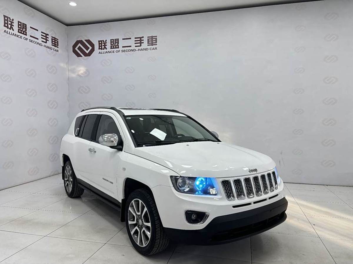 Jeep 指南者  2014款 改款 2.4L 四驅(qū)豪華導(dǎo)航版圖片