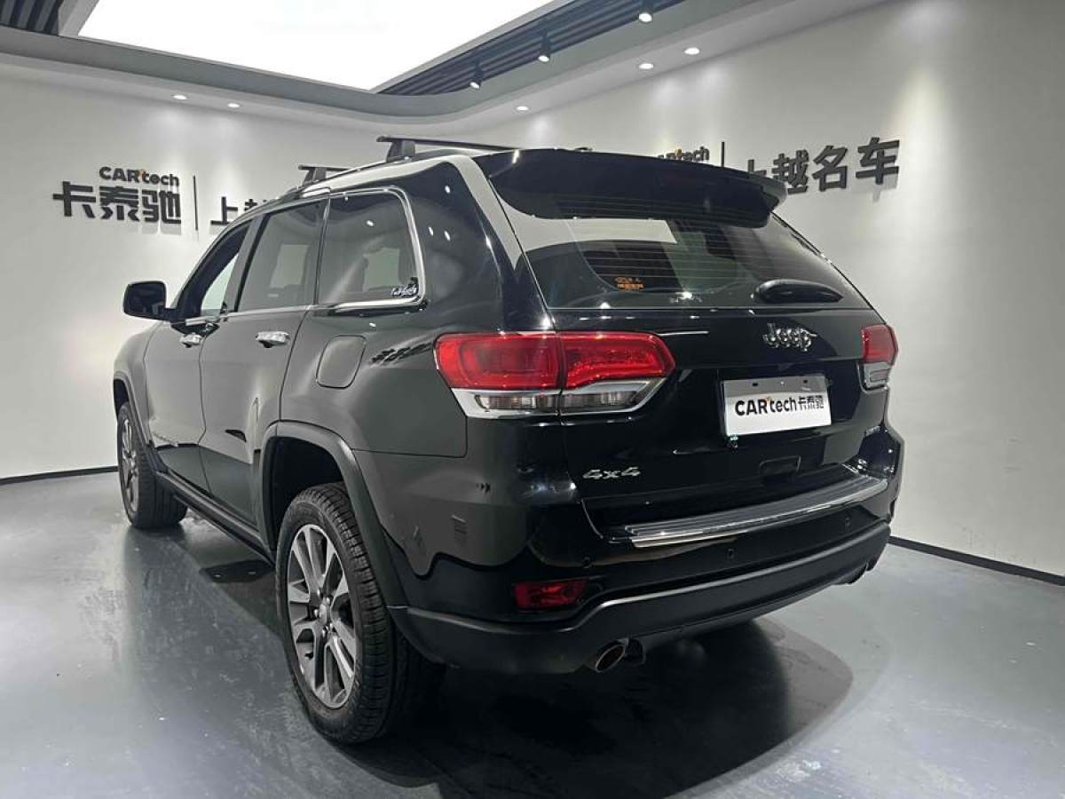 2019年7月Jeep 大切諾基  2017款 3.0L 精英導(dǎo)航版