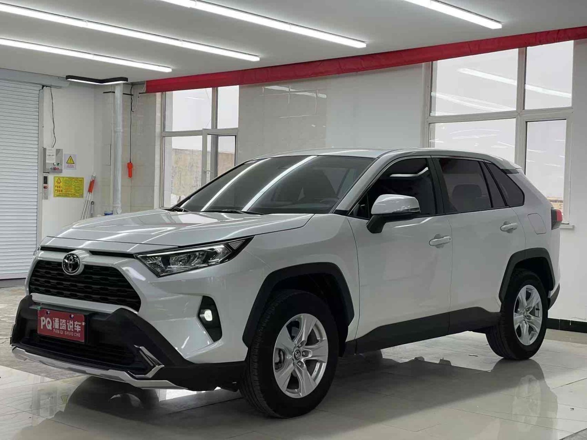豐田 RAV4  2018款 榮放 2.0L CVT兩驅(qū)都市版圖片