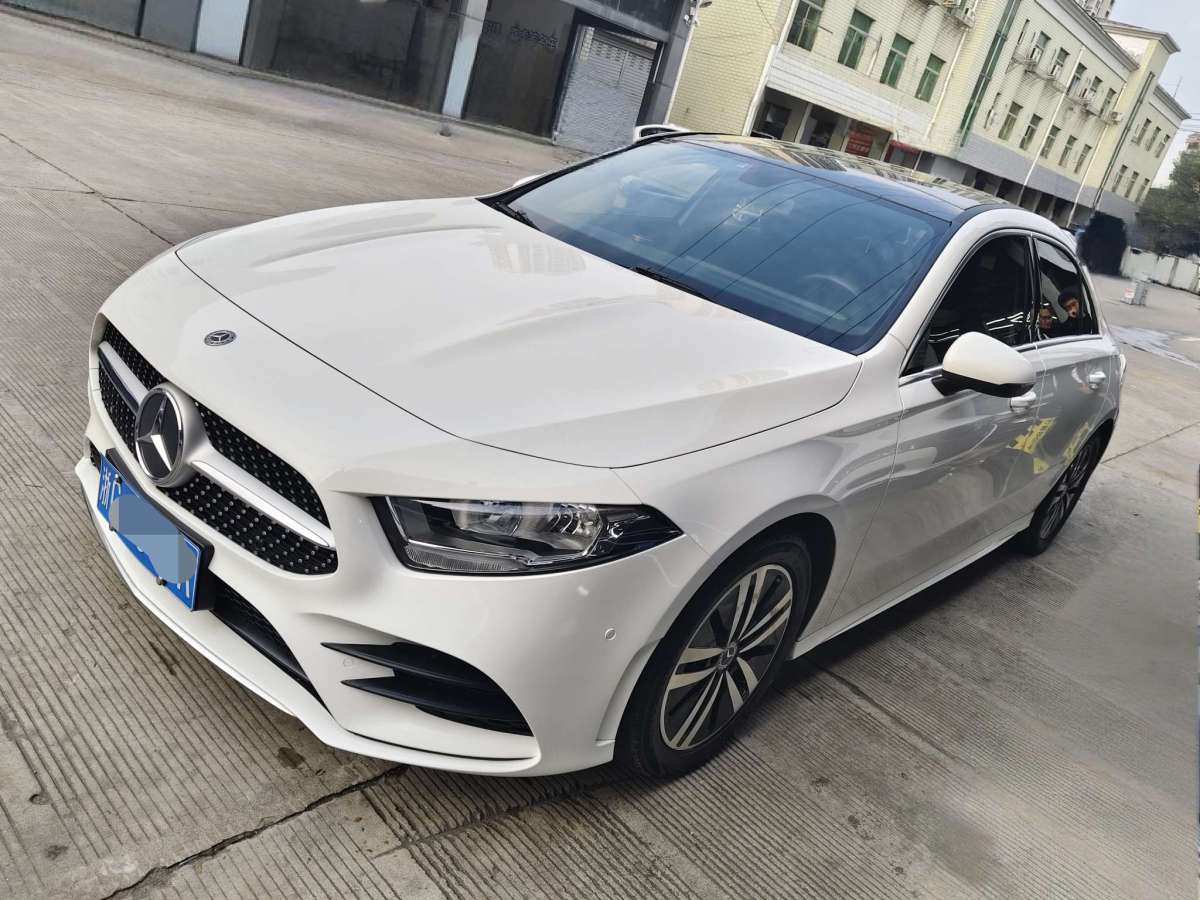 奔馳 奔馳A級(jí)  2019款 A 180 L 運(yùn)動(dòng)轎車(chē)圖片