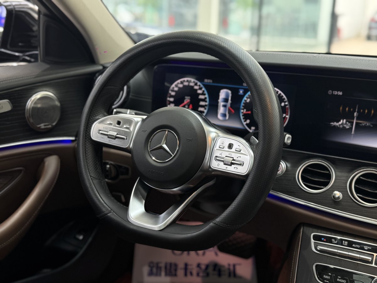 奔馳 奔馳E級  2020款 改款 E 300 L 運動時尚型圖片