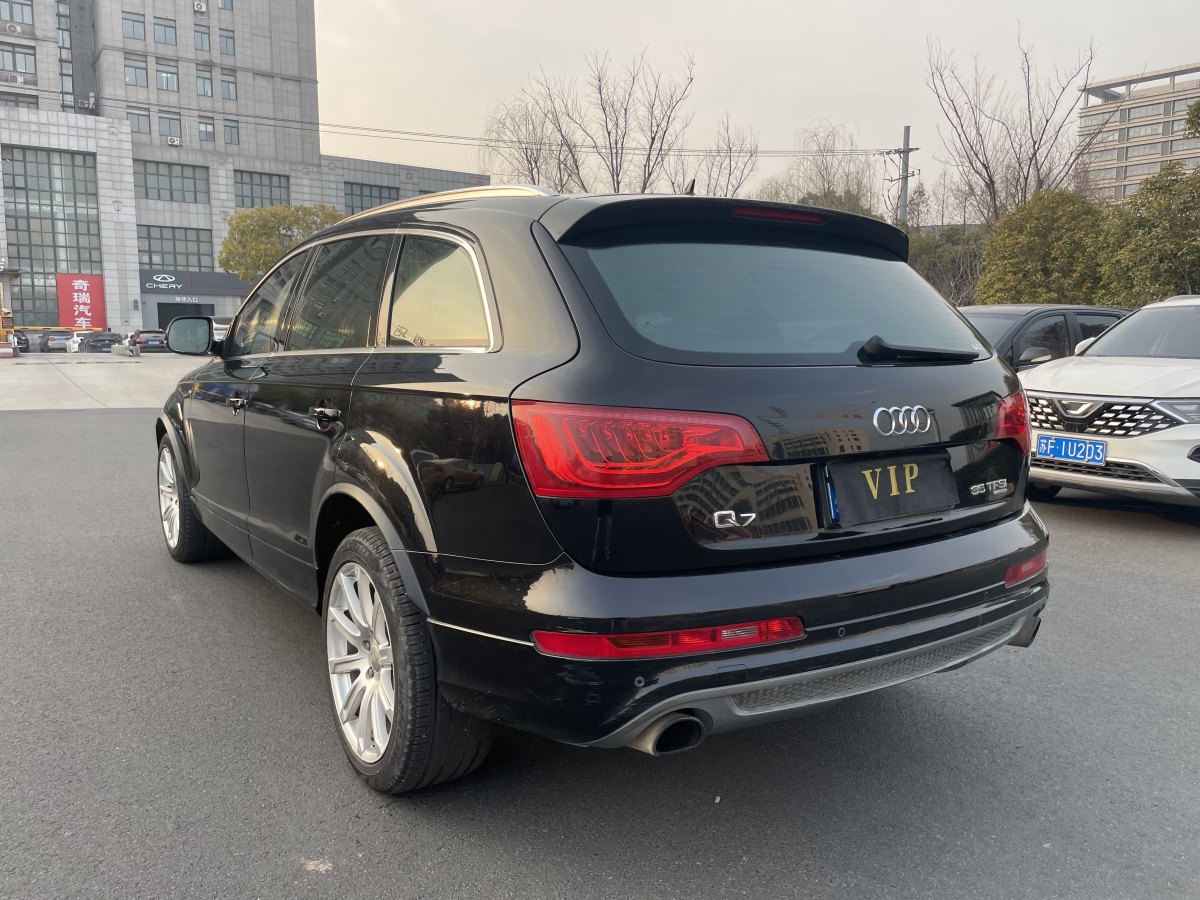 奧迪 奧迪Q7  2014款 35 TFSI 運(yùn)動(dòng)型圖片