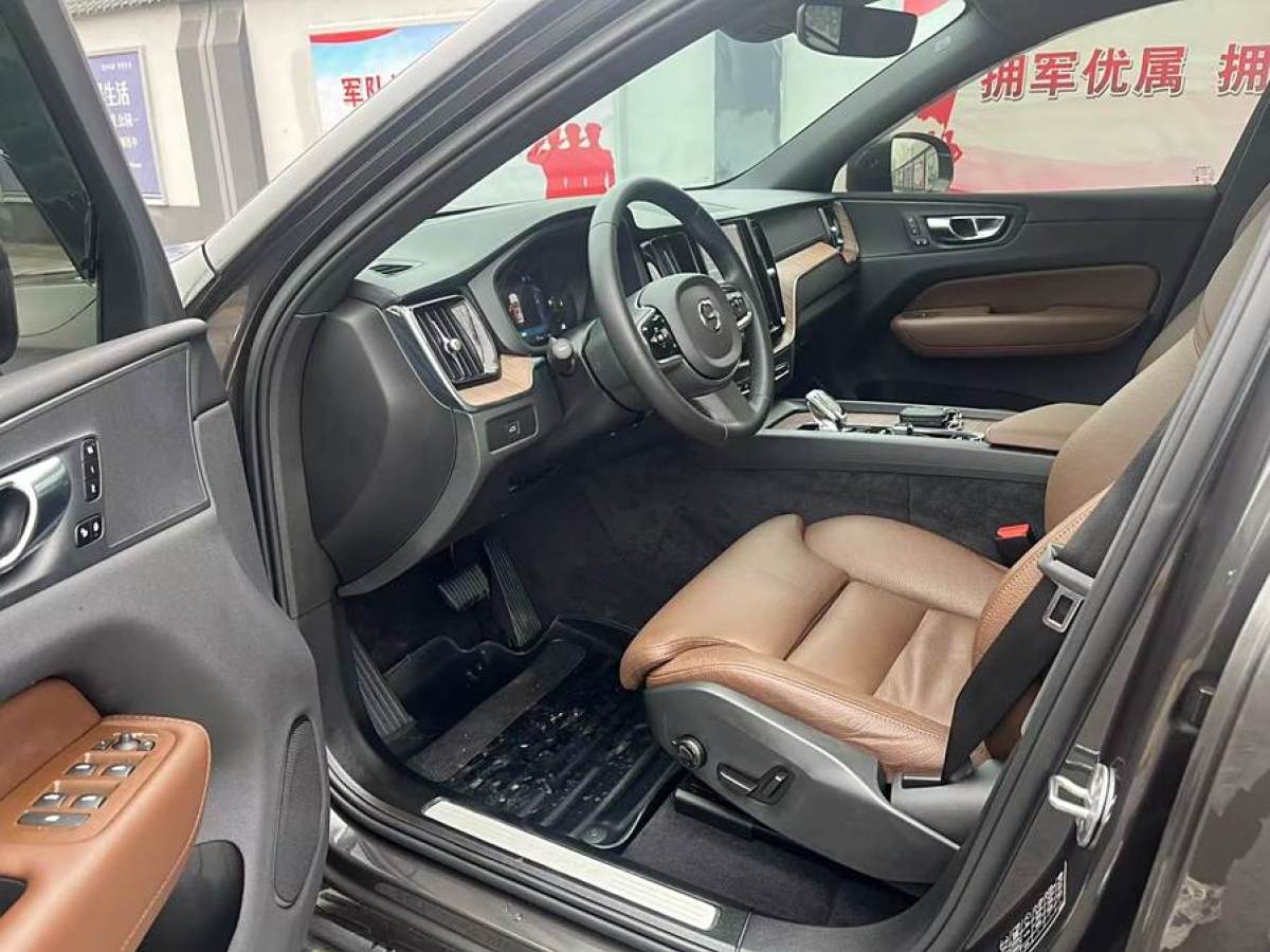 沃爾沃 XC60  2023款 B5 四驅智遠豪華版圖片