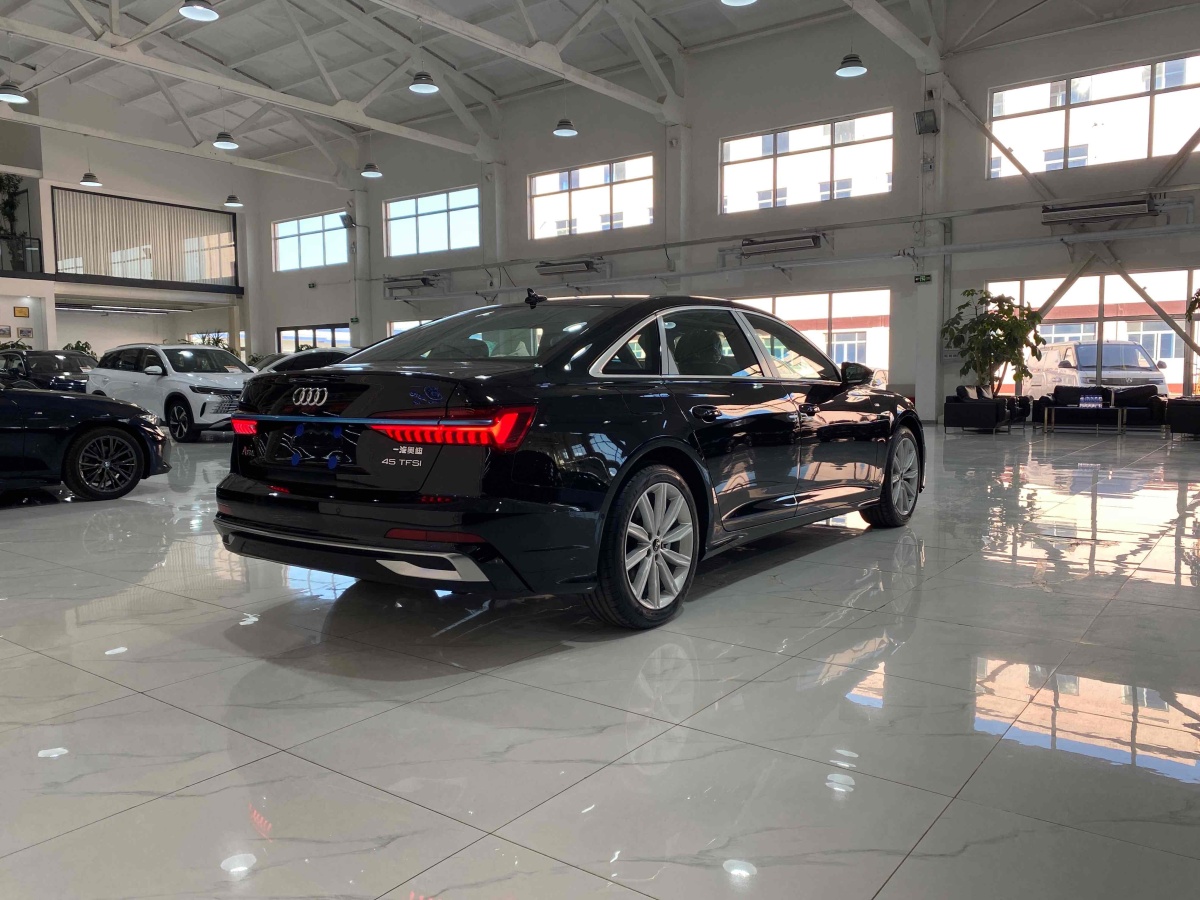 奧迪 奧迪A6L  2024款 45 TFSI 臻選動感型圖片