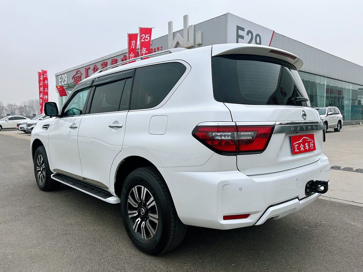 日產(chǎn) 途樂(lè)  2018款 4.0L 鉑金型圖片