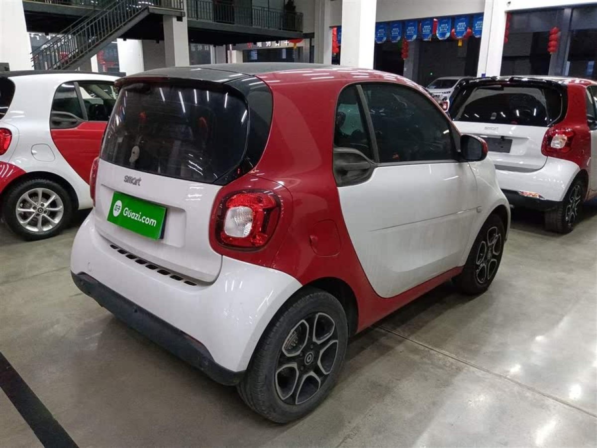 smart fortwo  2019款 0.9T 66千瓦硬頂風(fēng)擎版 國(guó)VI圖片
