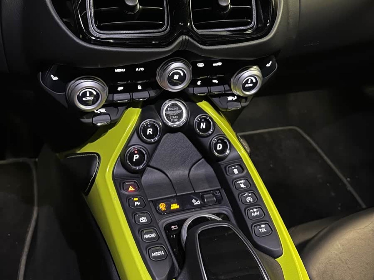 阿斯頓·馬丁 V8 Vantage  2022款 4.0T V8 Coupe圖片
