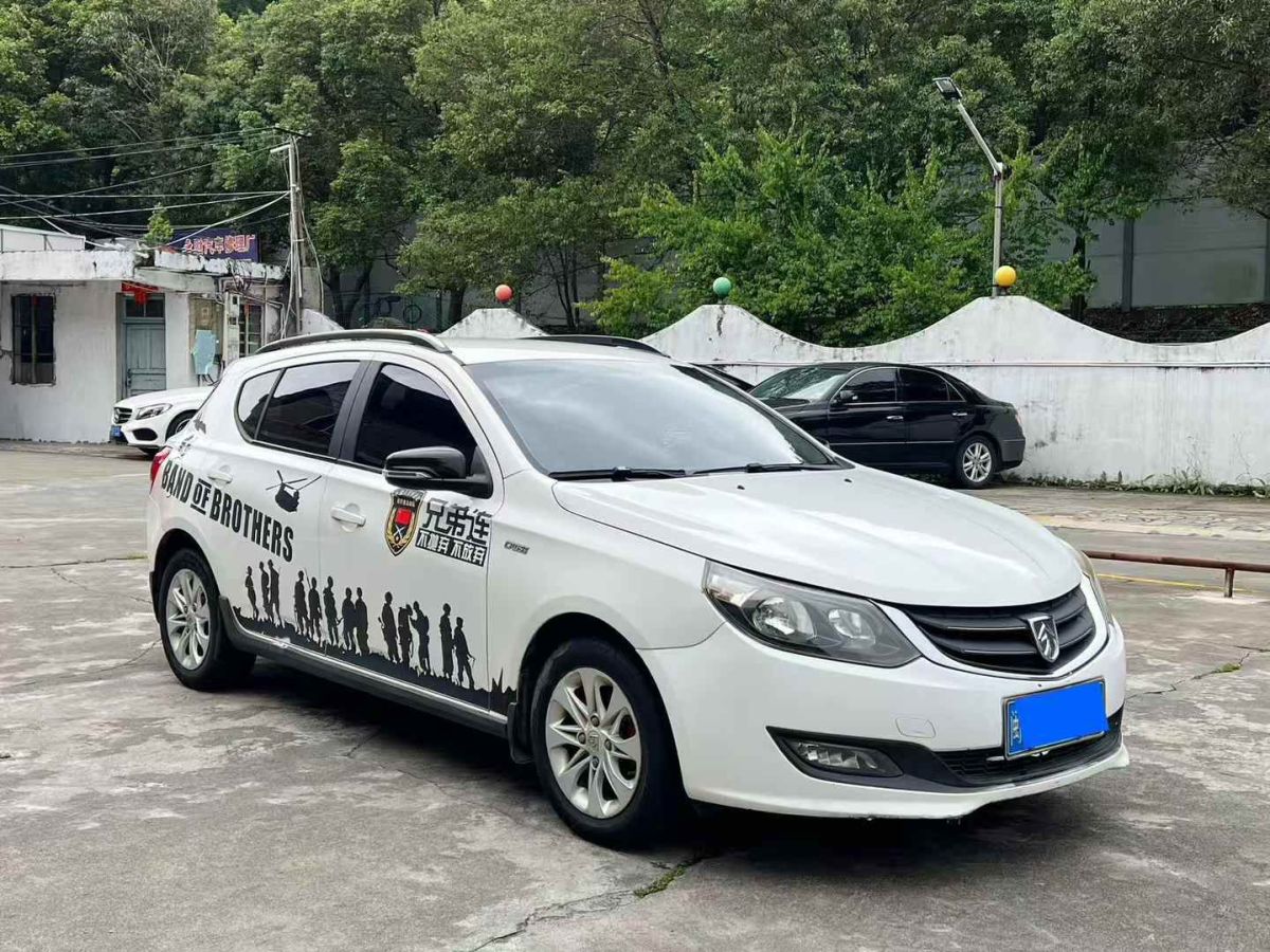 寶駿 730  2014款 1.5L 手動豪華導(dǎo)航ESP版 7座圖片