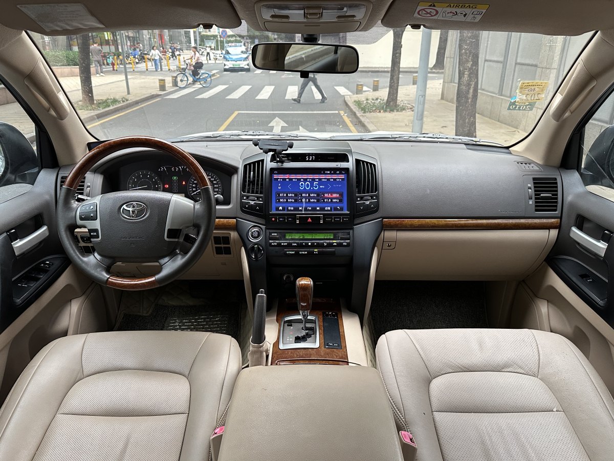 豐田 蘭德酷路澤  2015款 4.0L V6 中東低配版圖片