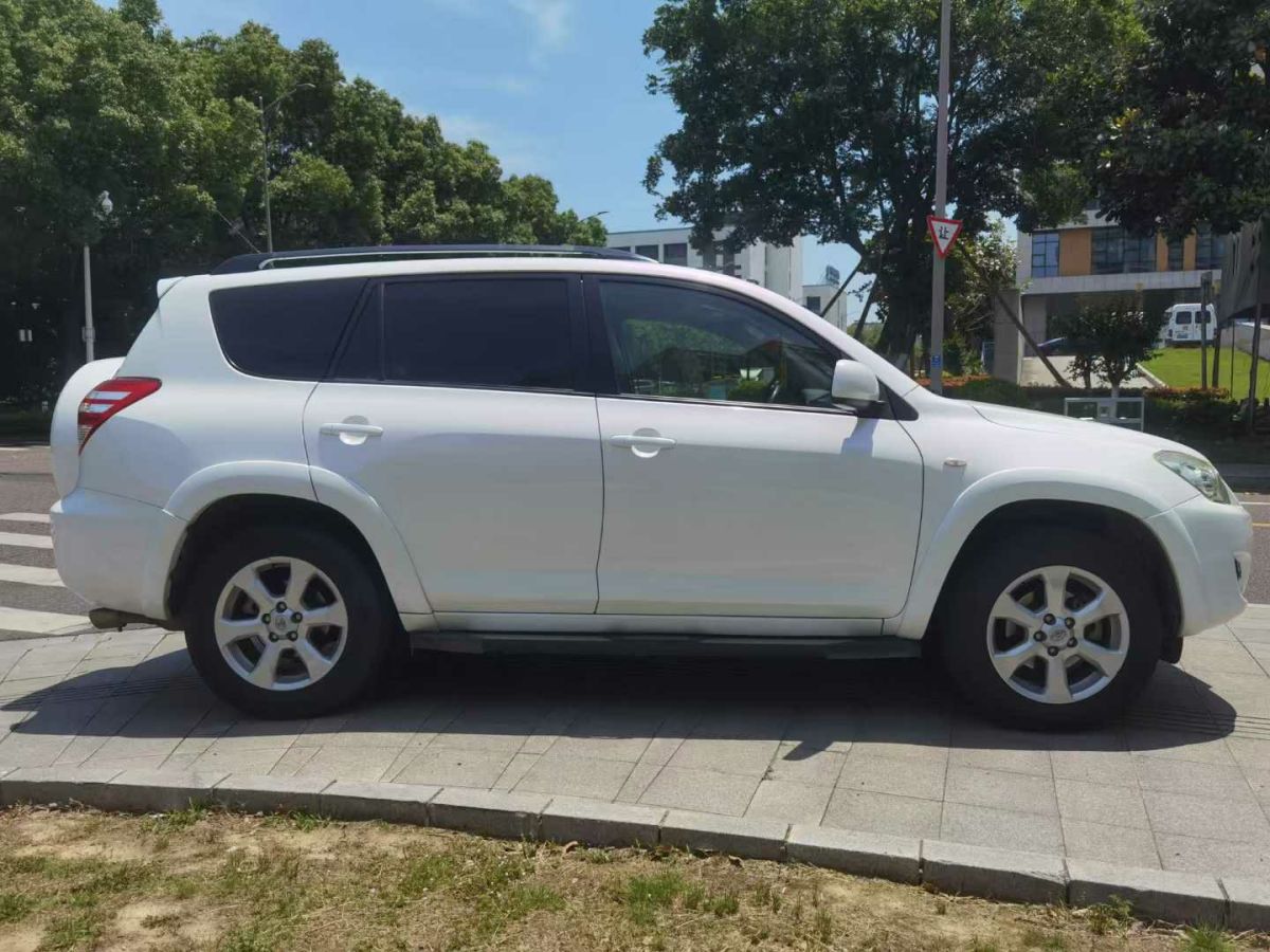 豐田 RAV4榮放  2010款 2.0L 手動豪華升級版圖片