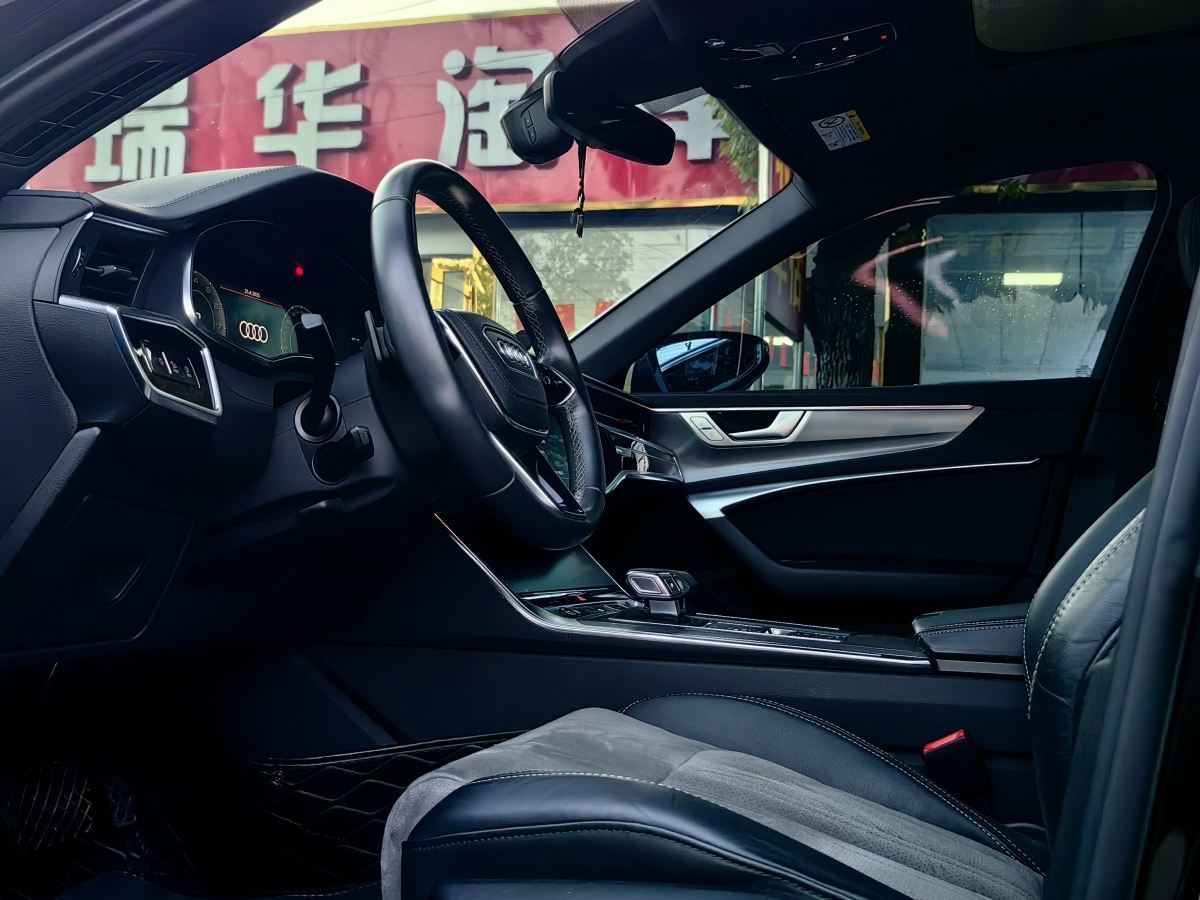 奧迪 奧迪A6L  2023款 改款 45 TFSI 臻選動(dòng)感型圖片